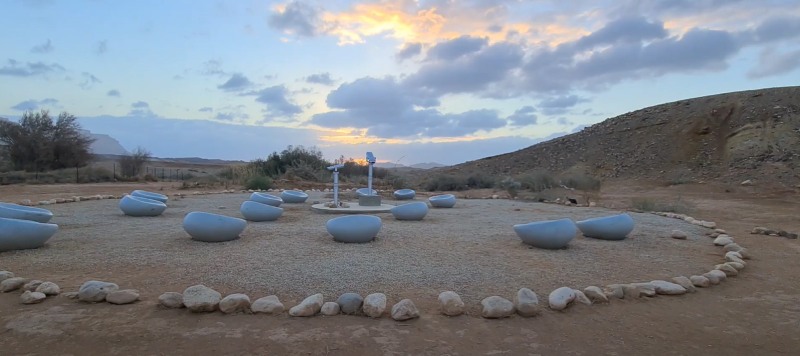 מצפה כוכבים מכתש רמון גן החלל, חניון בארות מכתש רמון